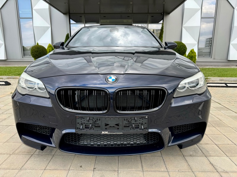 BMW M5 МАСАЖ-ОБДУХВАНЕ-360КАМЕРИ-HEAD-UP-ПЕРА--ПАМЕТ-, снимка 2 - Автомобили и джипове - 45638058