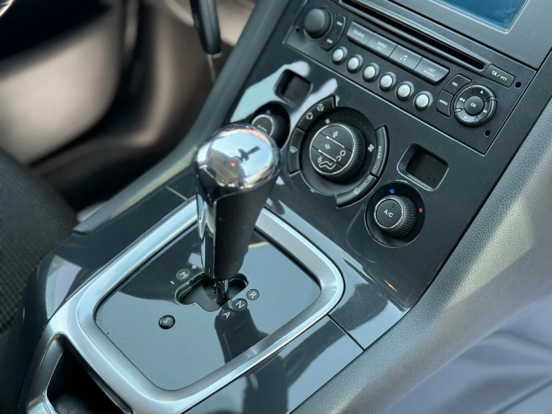 Peugeot 5008 1.6HDI НОВА* СОБСТВЕН ЛИЗИНГ* БАРТЕР* , снимка 12 - Автомобили и джипове - 50734295