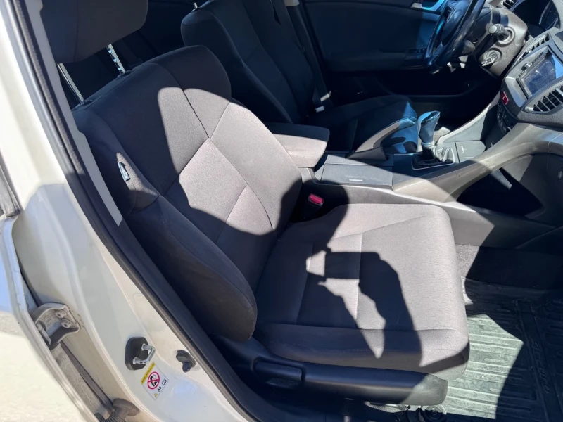 Honda Accord 2.0i Navi, снимка 13 - Автомобили и джипове - 51959323