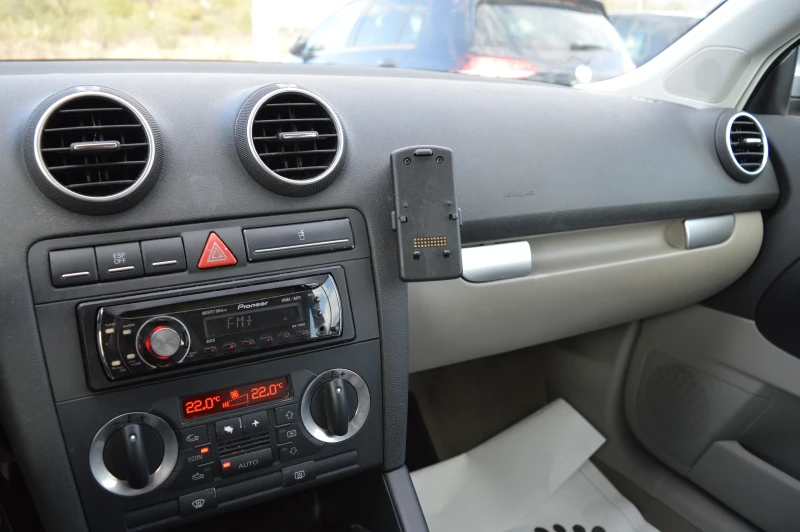 Audi A3 1.6 Benzin-KLIMATRONIK-6 skorosti, снимка 13 - Автомобили и джипове - 52169889