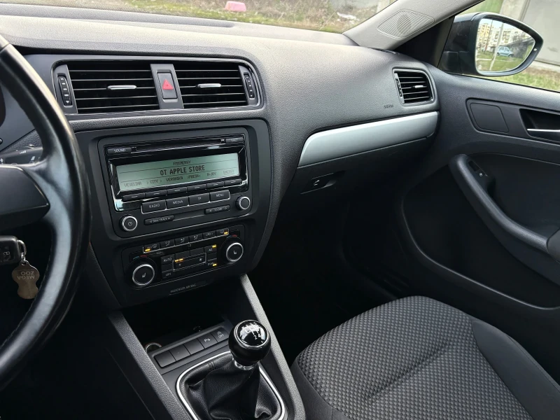 VW Jetta 1.6TDI EDITION* , снимка 11 - Автомобили и джипове - 52942781