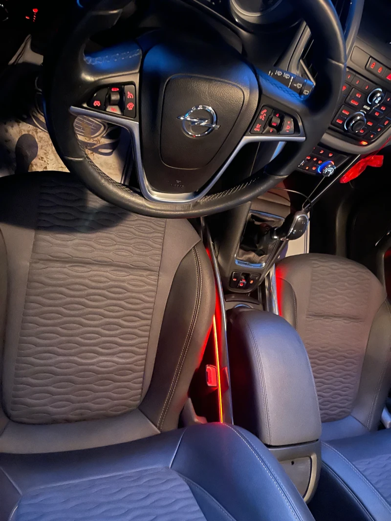 Opel Zafira Tourer, снимка 3 - Автомобили и джипове - 53287213