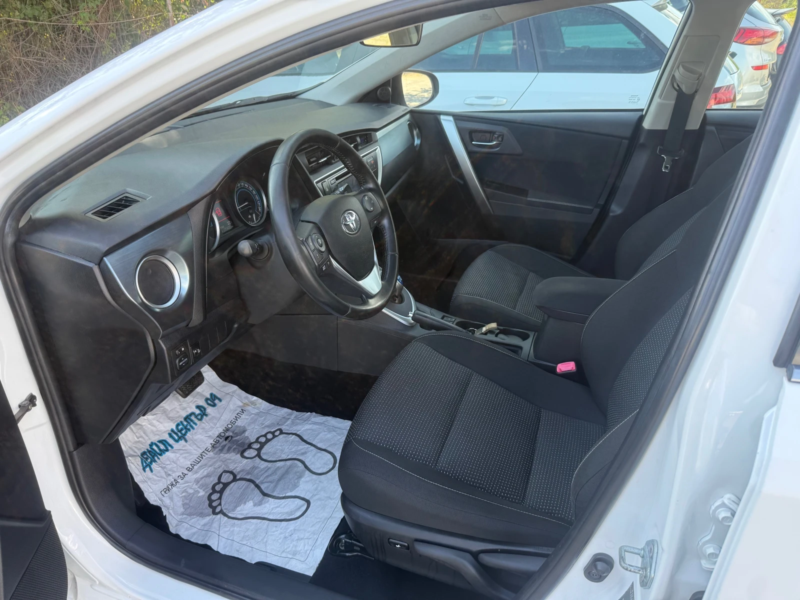 Toyota Auris 1.8 HYBRID ШВЕЙЦАРИЯ - изображение 6