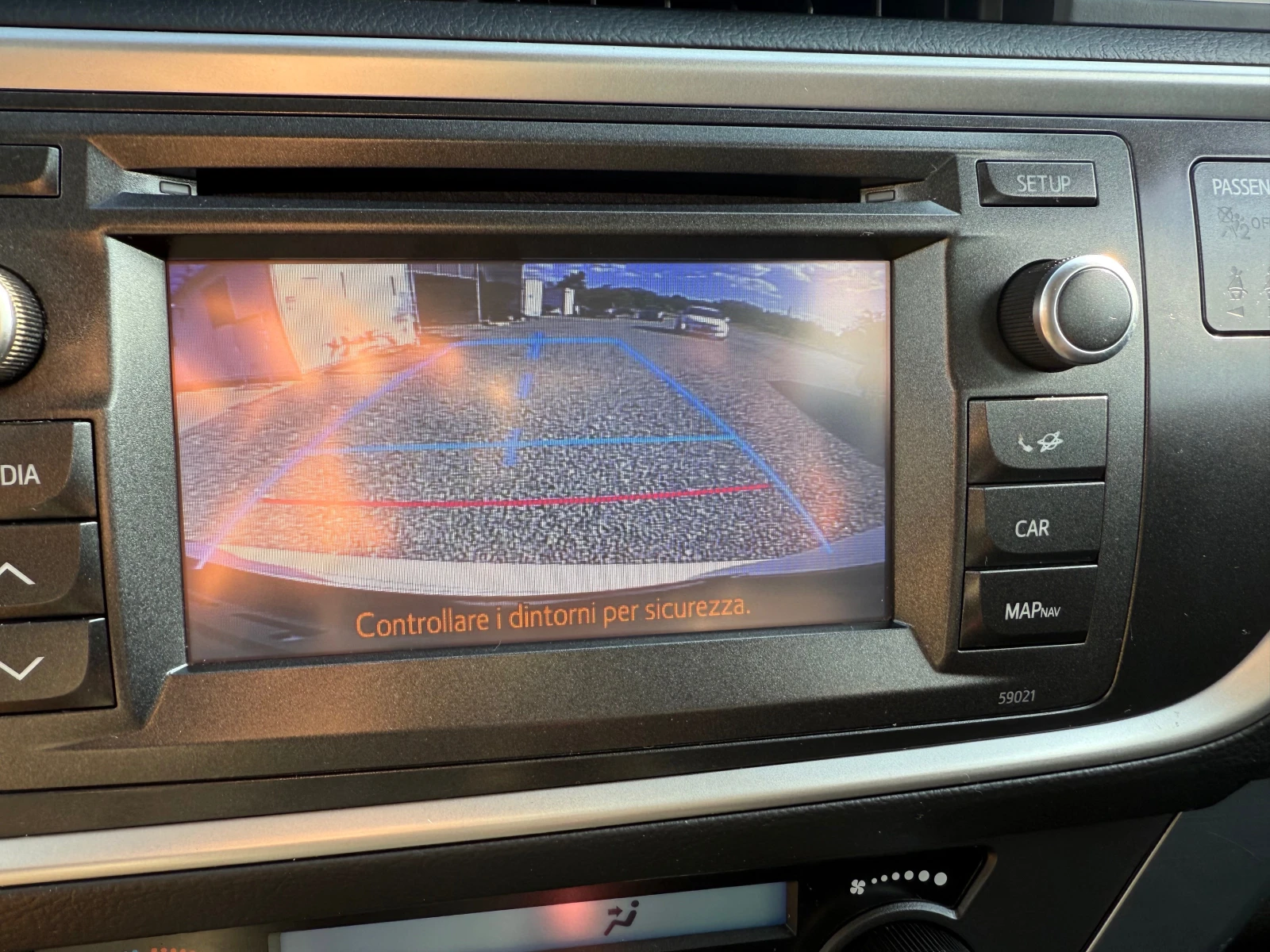 Toyota Auris 1.8 HYBRID ШВЕЙЦАРИЯ - изображение 8