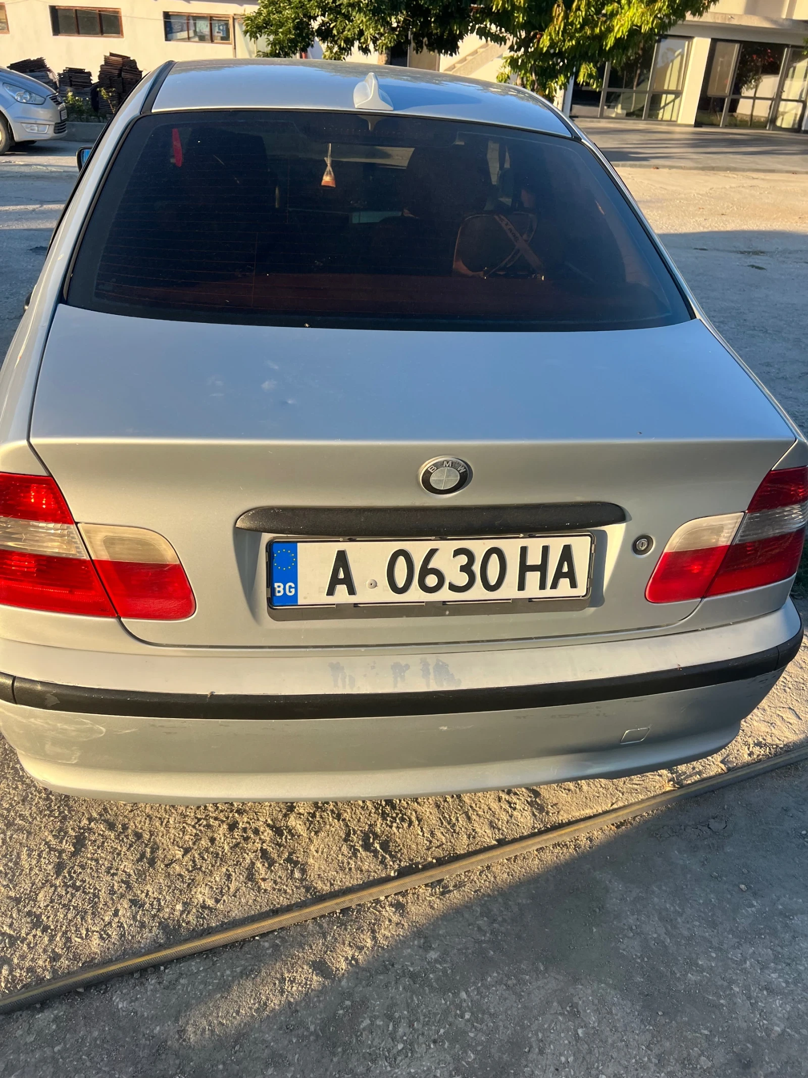 BMW 320 FACELIFT - изображение 2