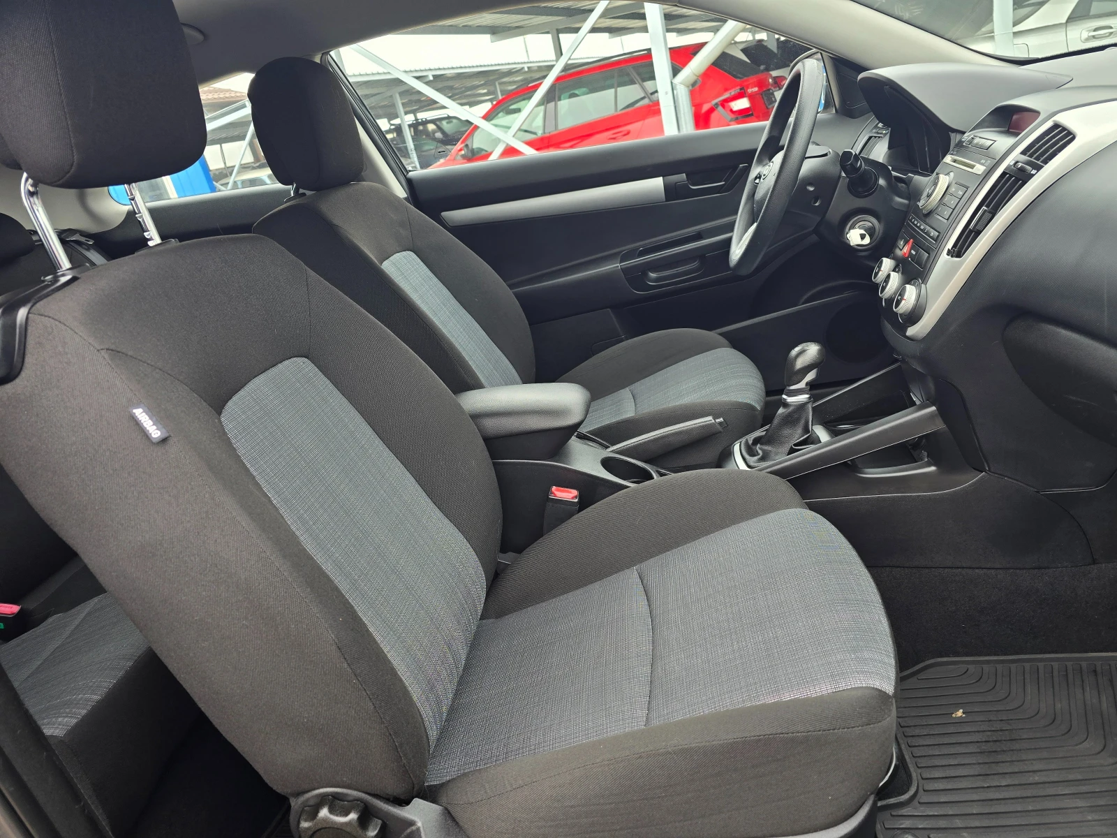 Kia Pro ceed 1, 4 BENZIN, снимка 14 - Автомобили и джипове - 53834069