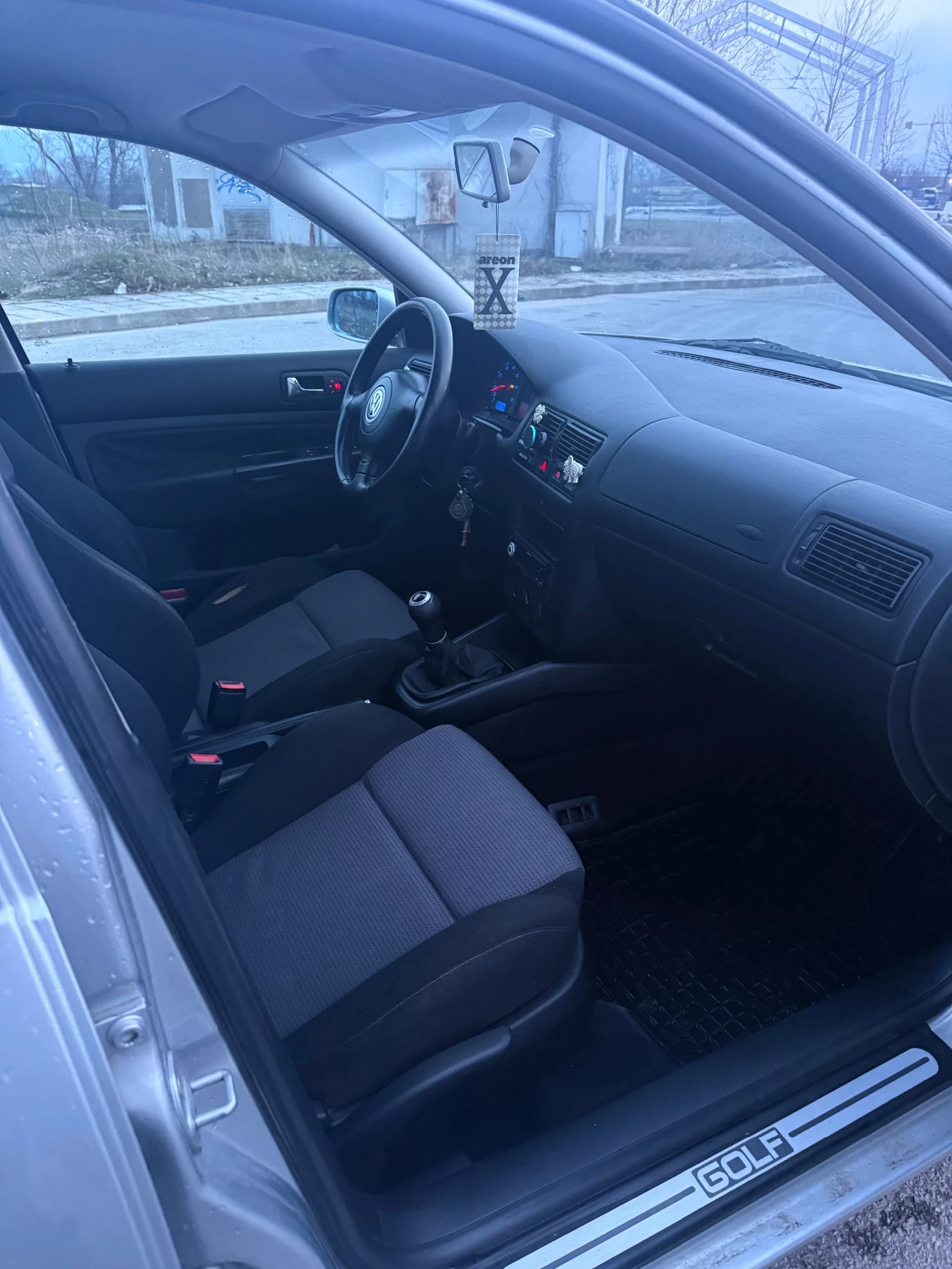 VW Golf 1.6 с газ, снимка 6 - Автомобили и джипове - 53879027