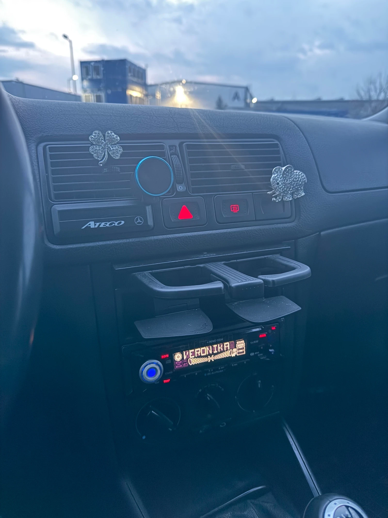 VW Golf 1.6 с газ, снимка 11 - Автомобили и джипове - 53879027