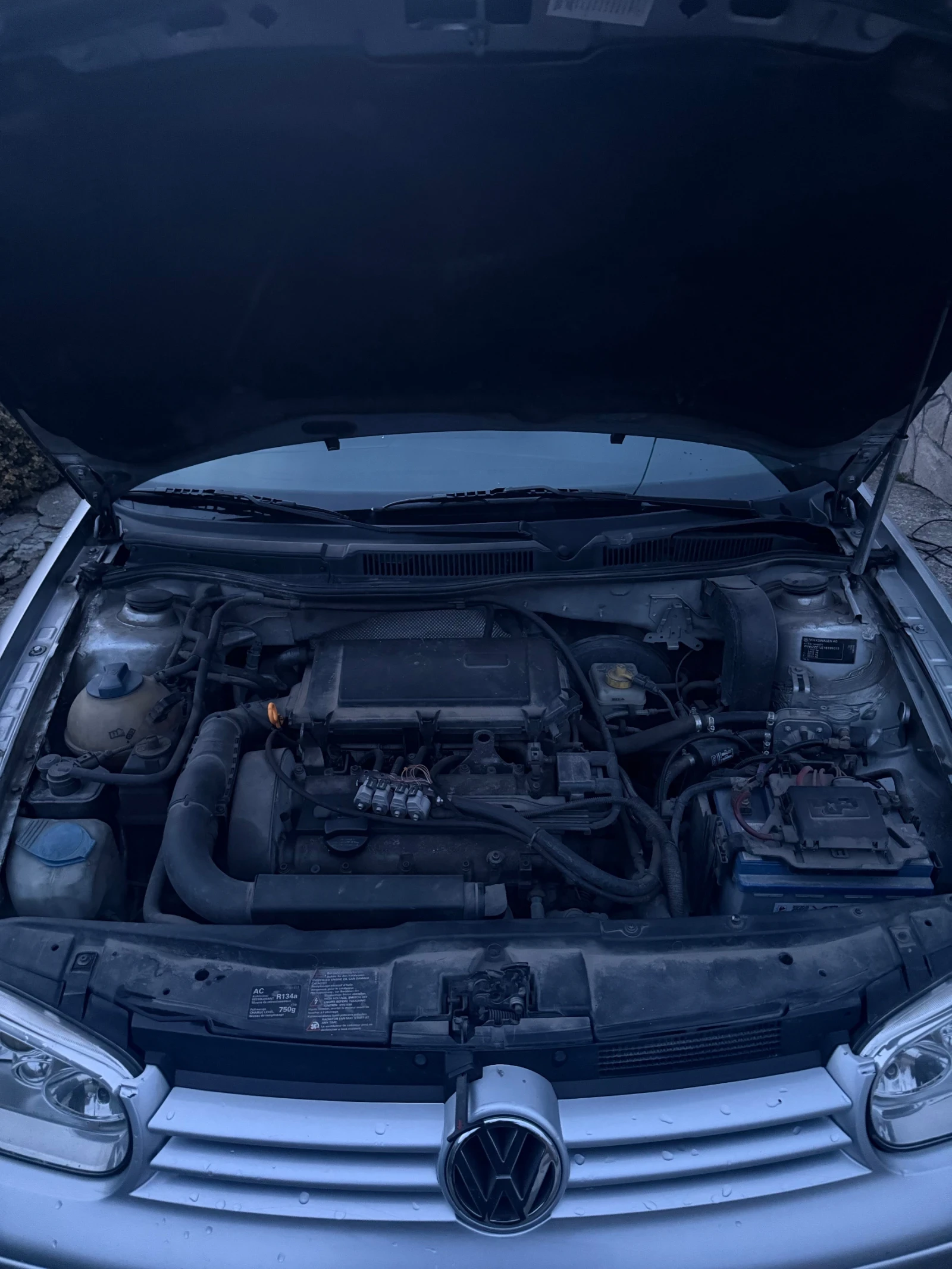 VW Golf 1.6 с газ, снимка 12 - Автомобили и джипове - 53879027