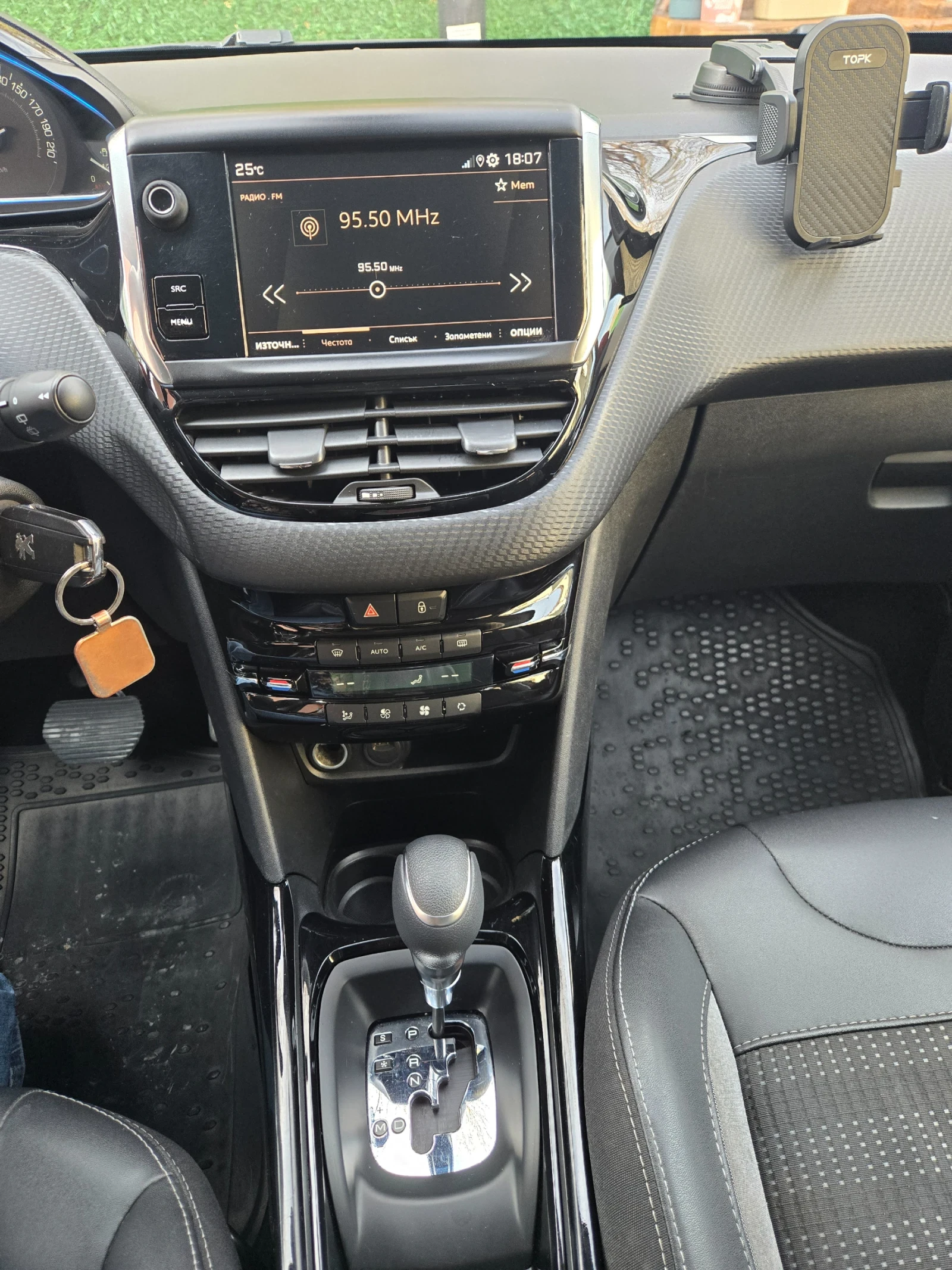 Peugeot 2008, снимка 13 - Автомобили и джипове - 54296196