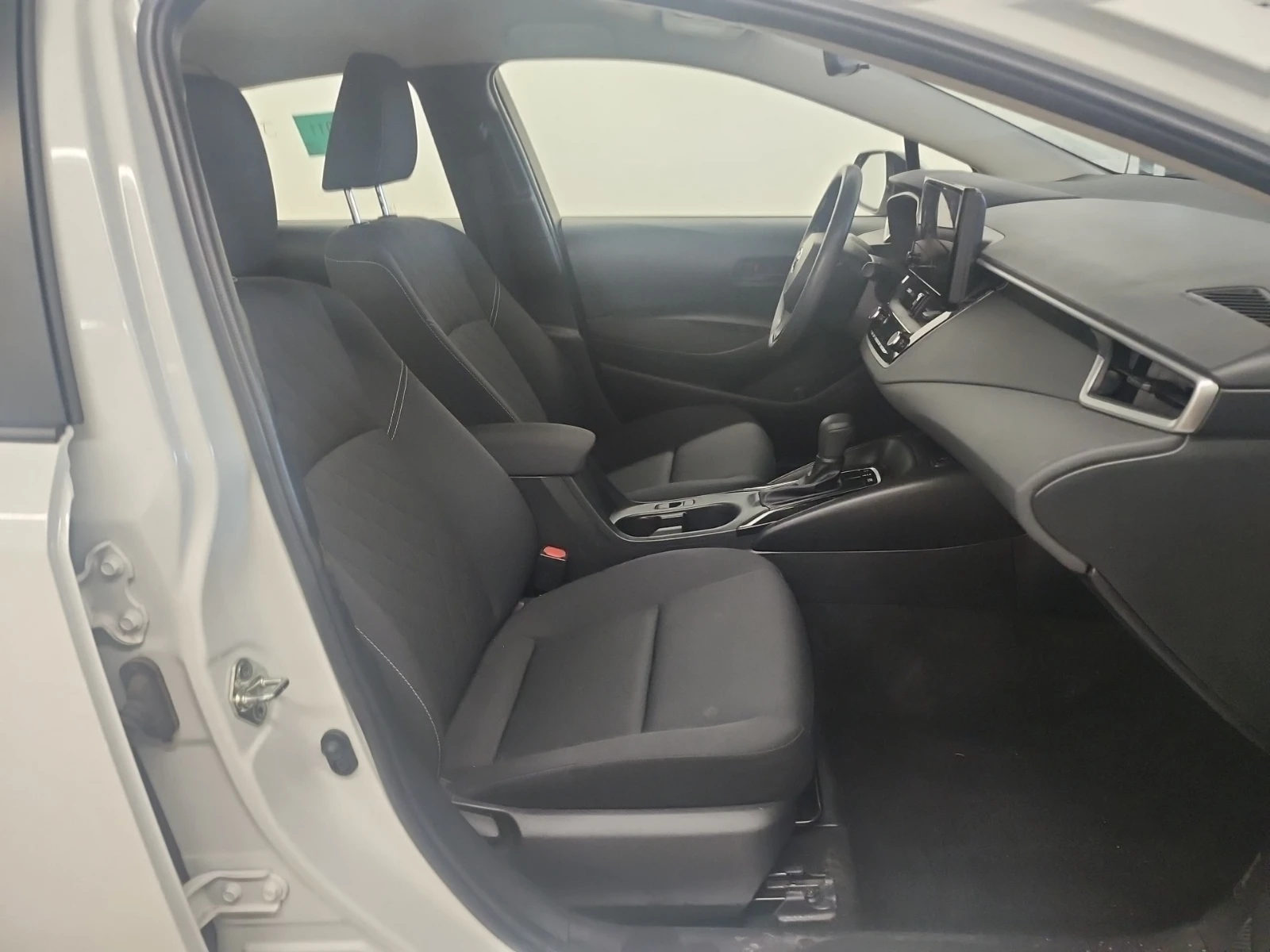 Toyota Corolla HYBRID LE * Blind Spot * CARFAX * АВТО КРЕДИТ * , снимка 10 - Автомобили и джипове - 54704250