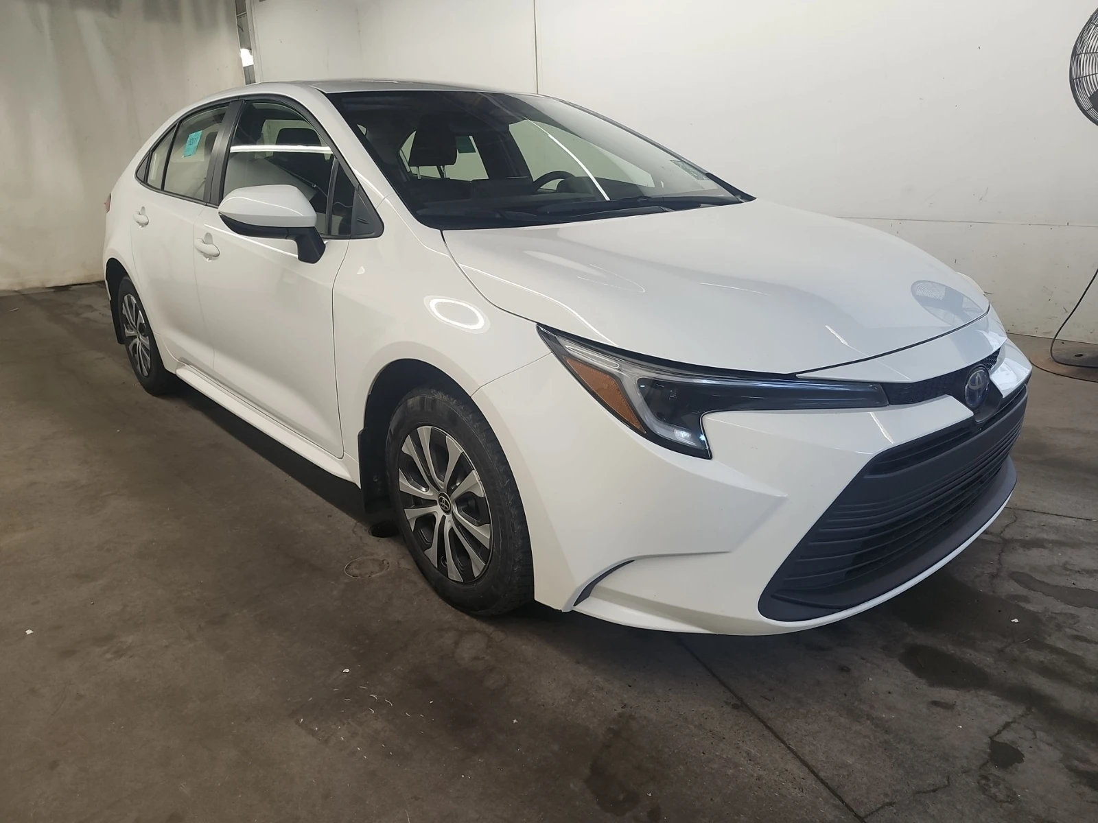 Toyota Corolla HYBRID LE * Blind Spot * CARFAX * АВТО КРЕДИТ * , снимка 2 - Автомобили и джипове - 54704250
