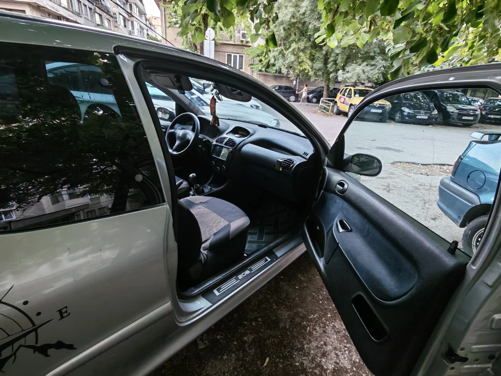 Peugeot 206 Хечбек , снимка 8 - Автомобили и джипове - 55806286