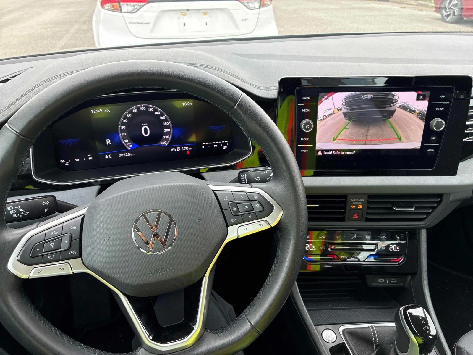 VW Jetta * Подгрев* Камера* CARPLAY* Адаптивен круиз, снимка 9 - Автомобили и джипове - 55992569