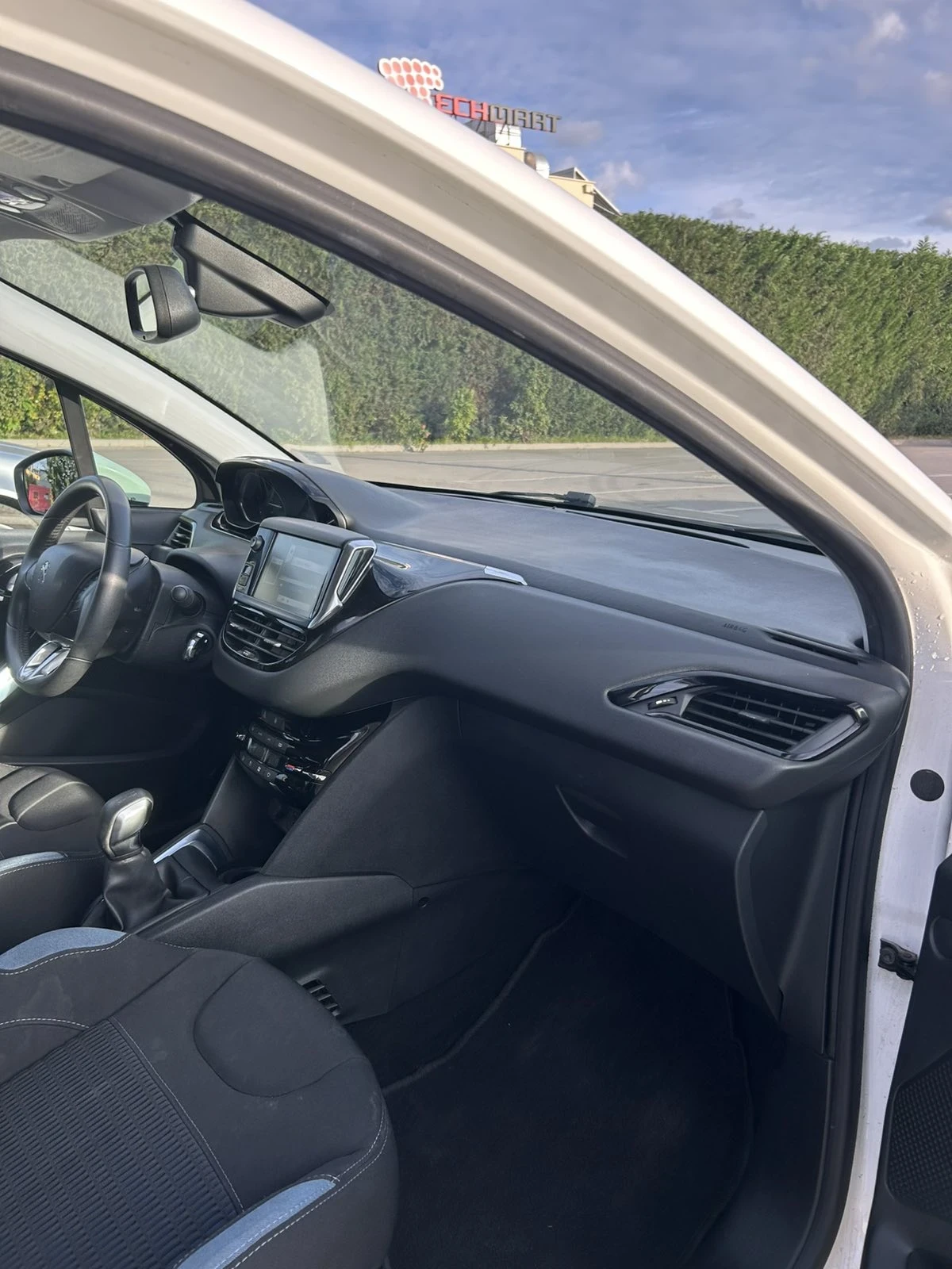 Peugeot 208, снимка 6 - Автомобили и джипове - 56226542