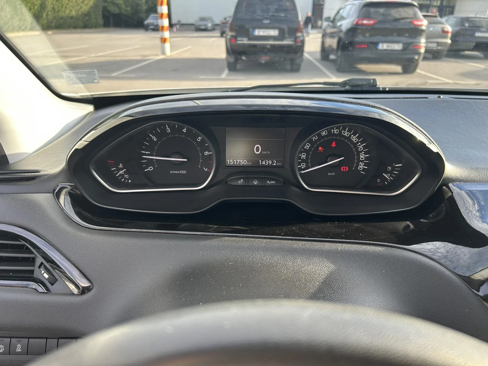 Peugeot 208, снимка 8 - Автомобили и джипове - 56226542