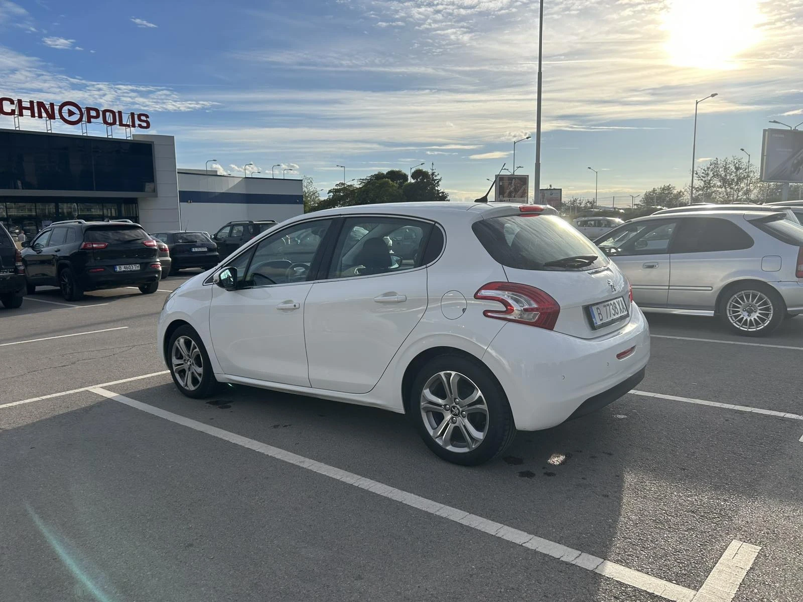 Peugeot 208, снимка 4 - Автомобили и джипове - 56226542