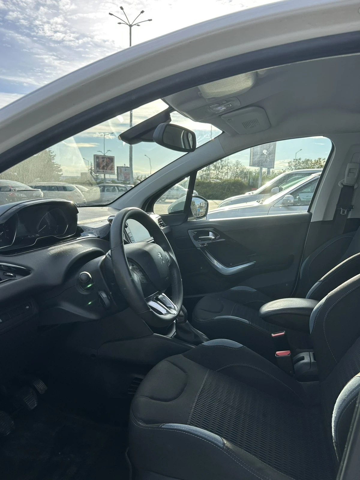 Peugeot 208, снимка 9 - Автомобили и джипове - 56226542
