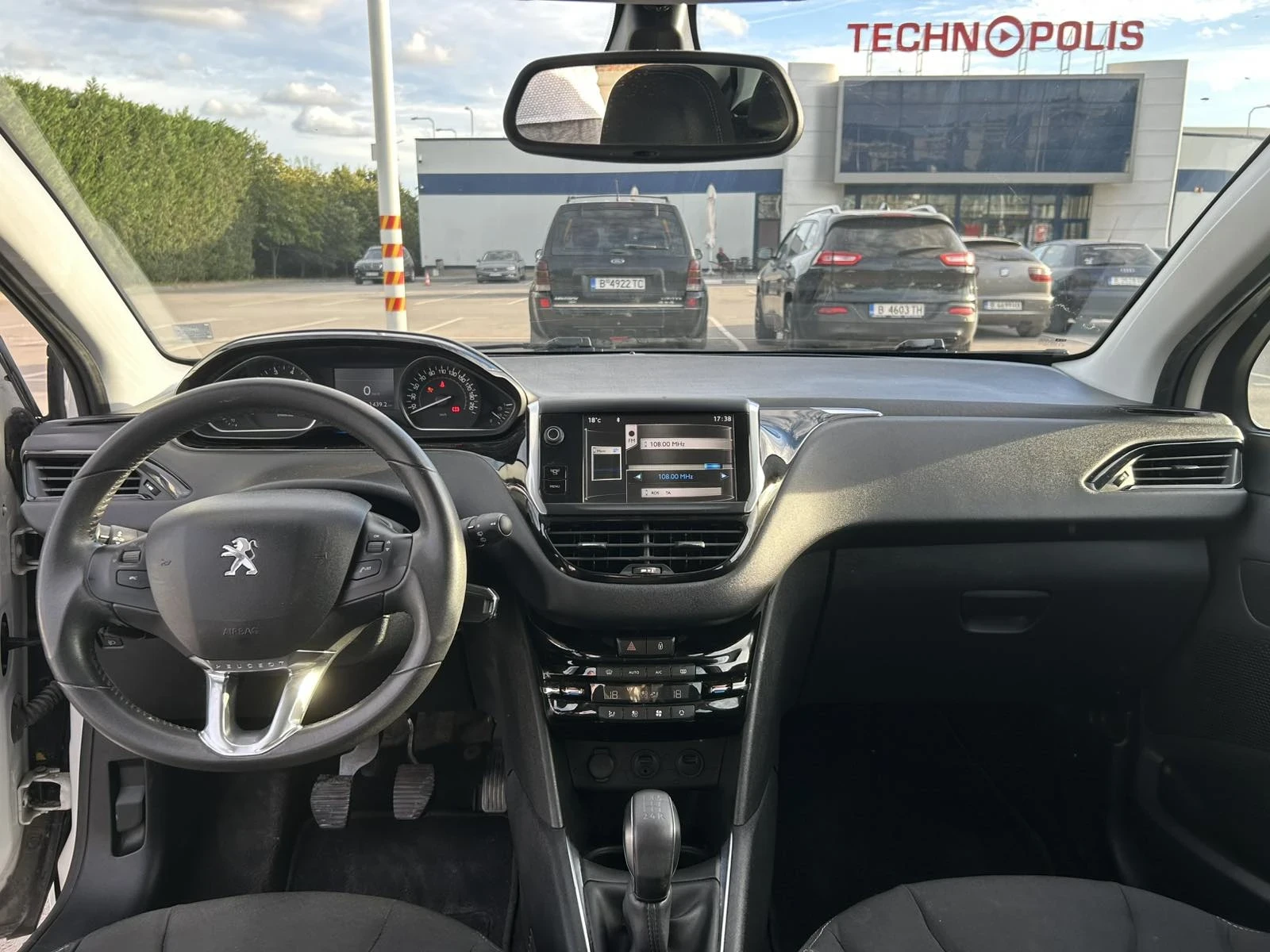 Peugeot 208, снимка 7 - Автомобили и джипове - 56226542