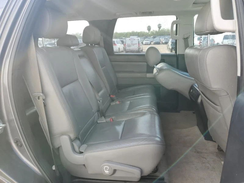 Toyota Sequoia, снимка 12 - Автомобили и джипове - 49166664