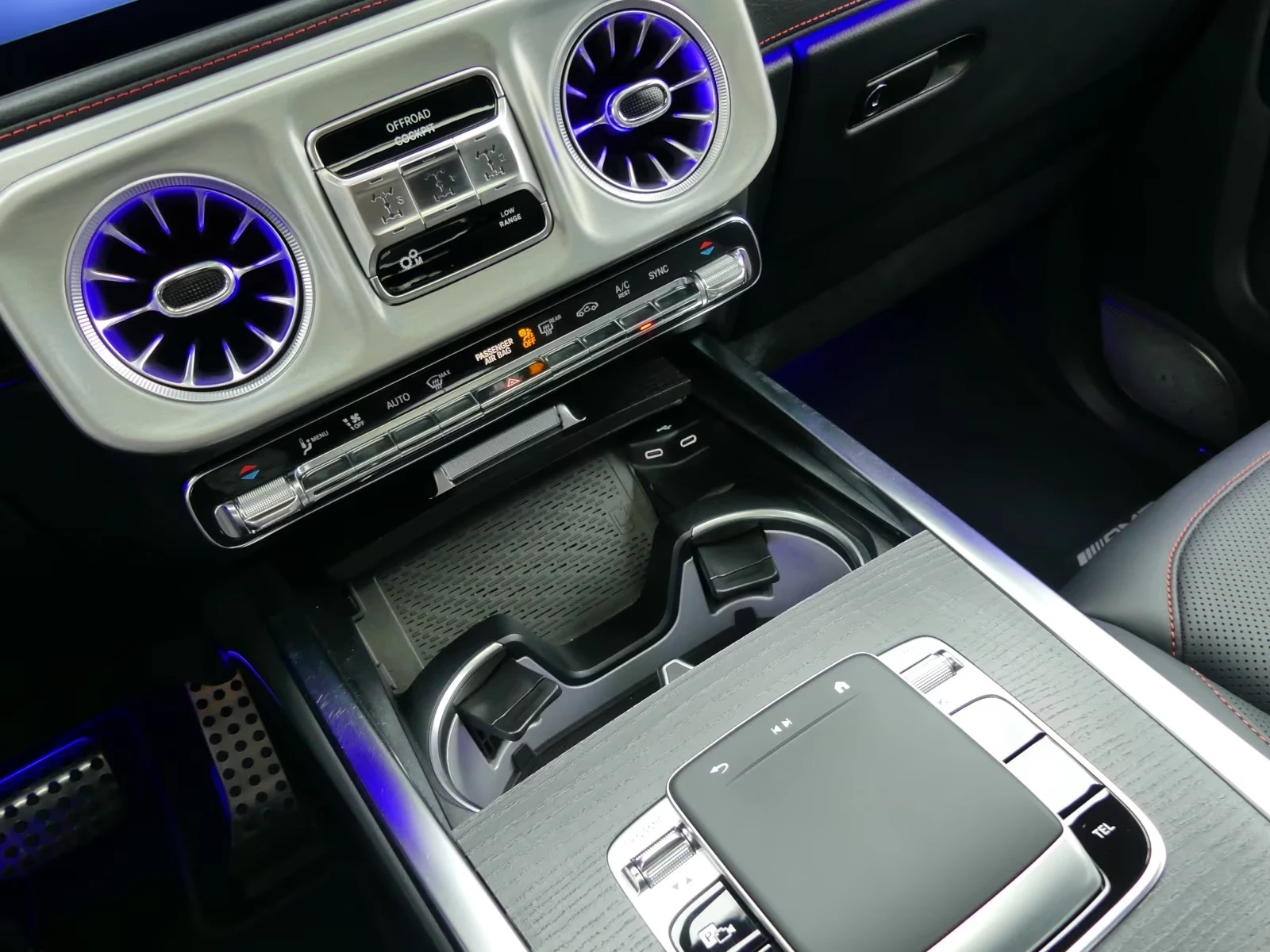 Mercedes-Benz G 450 d/AMG/4-MATIC/FACELIFT/NIGHT/BURM/CAMERA/KEYLESS/, снимка 11 - Автомобили и джипове - 54027771