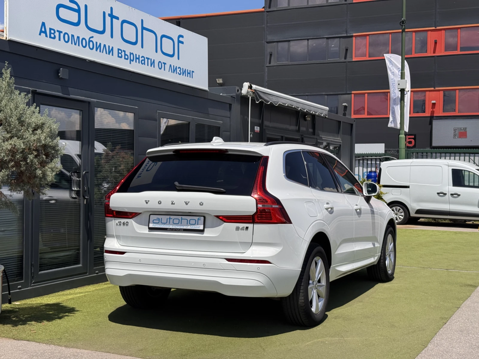 Volvo XC60 MOMENTUM PRO/2.0В4/197К.С./8АТ/ГАРАНЦИЯ, снимка 4 - Автомобили и джипове - 54884953