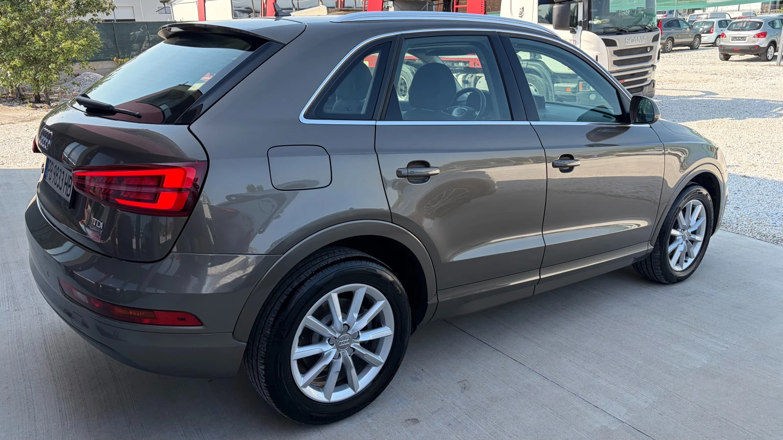 Audi Q3 2.0TDI , снимка 4 - Автомобили и джипове - 54995186