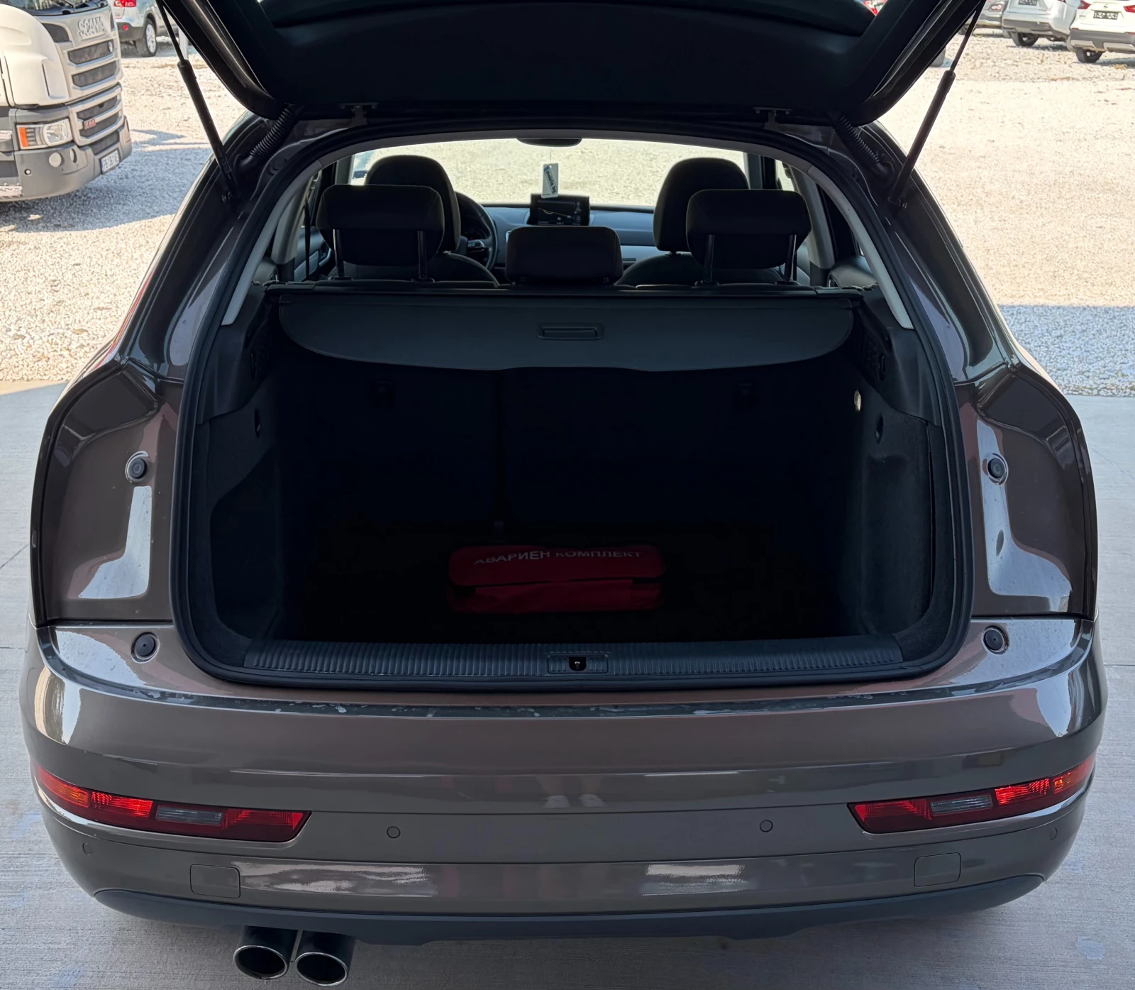 Audi Q3 2.0TDI , снимка 10 - Автомобили и джипове - 54995186