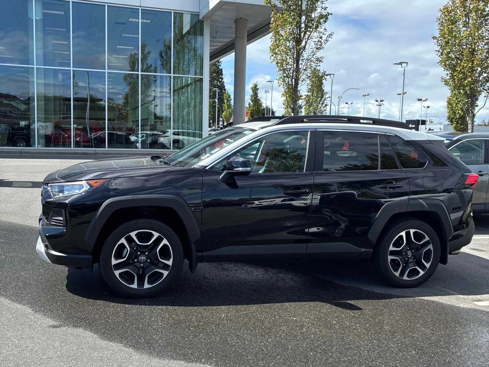 Toyota Rav4 * Trail * АВТОКРЕДИТ БЕЗ ПЪРВОНАЧАЛНА ВНОСКА* , снимка 2 - Автомобили и джипове - 55840115