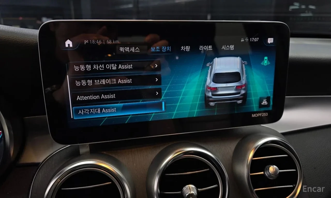 Mercedes-Benz GLC 300 Coupe / Digital / Distronic / Автокредит, снимка 17 - Автомобили и джипове - 55982928