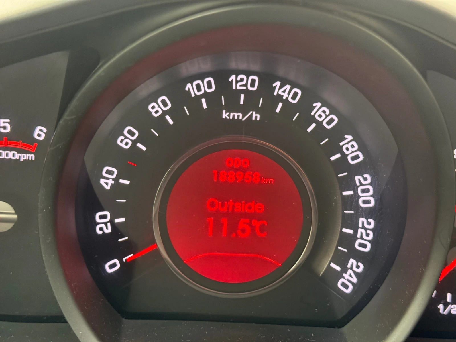 Kia Sportage 2.0, снимка 10 - Автомобили и джипове - 56745618