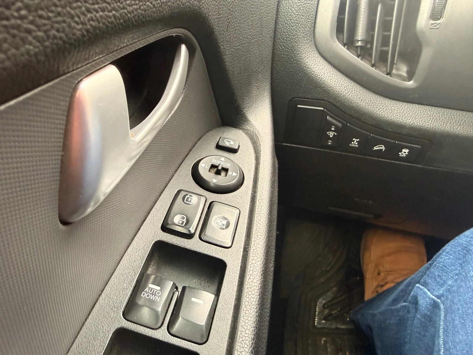 Kia Sportage 2.0, снимка 11 - Автомобили и джипове - 56745618