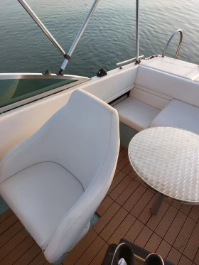 Моторна яхта Cobia V6 4.3 190cv, снимка 6