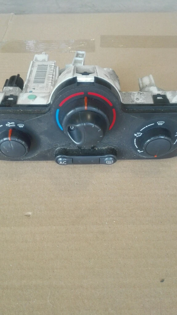 Управление климатик-парно Рено Меган 1.9дци (1)