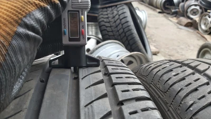 Гуми Летни 215/60R16, снимка 3 - Гуми и джанти - 29261147