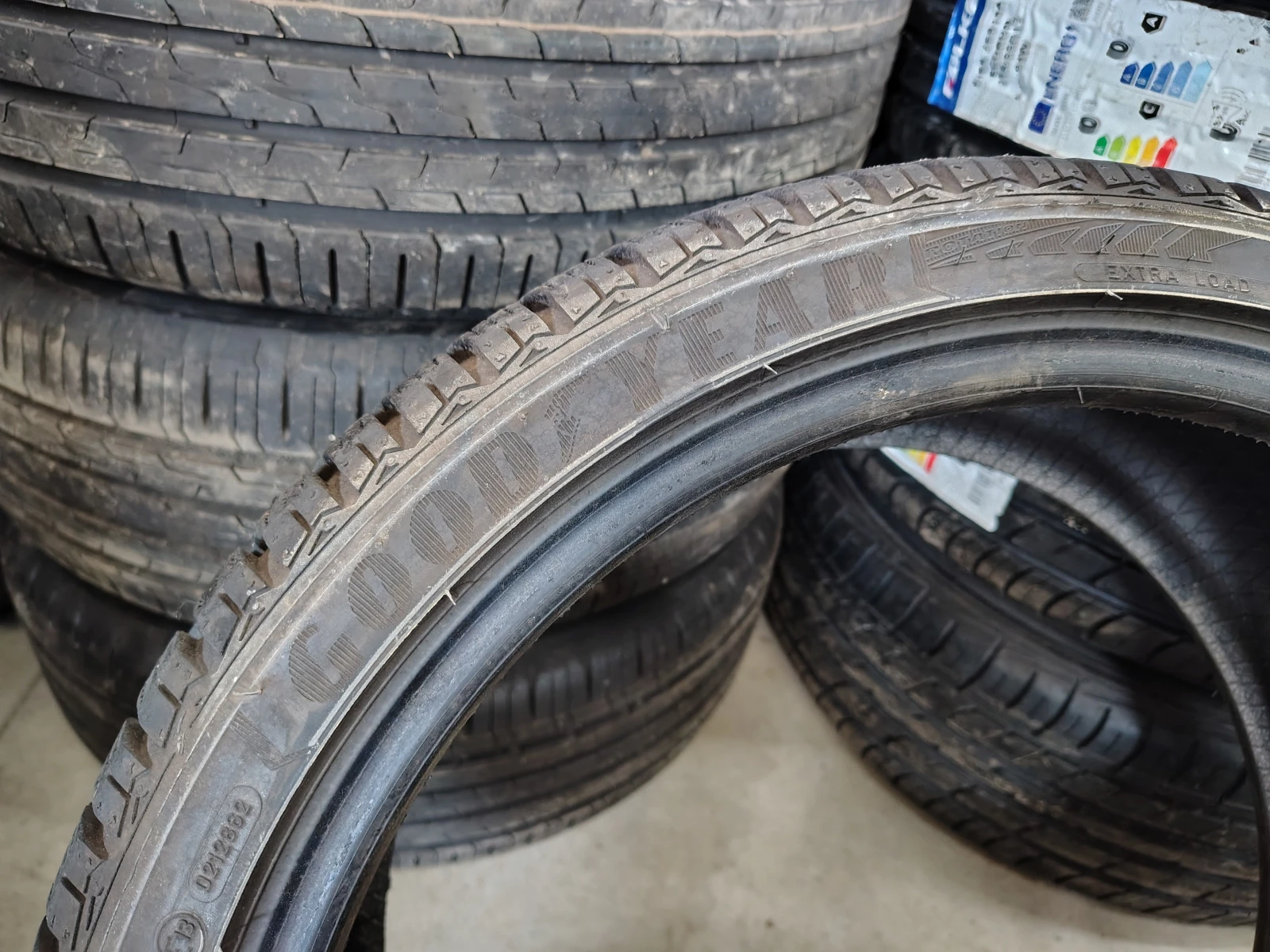 Гуми Зимни 225/40R18, снимка 3 - Гуми и джанти - 55844052
