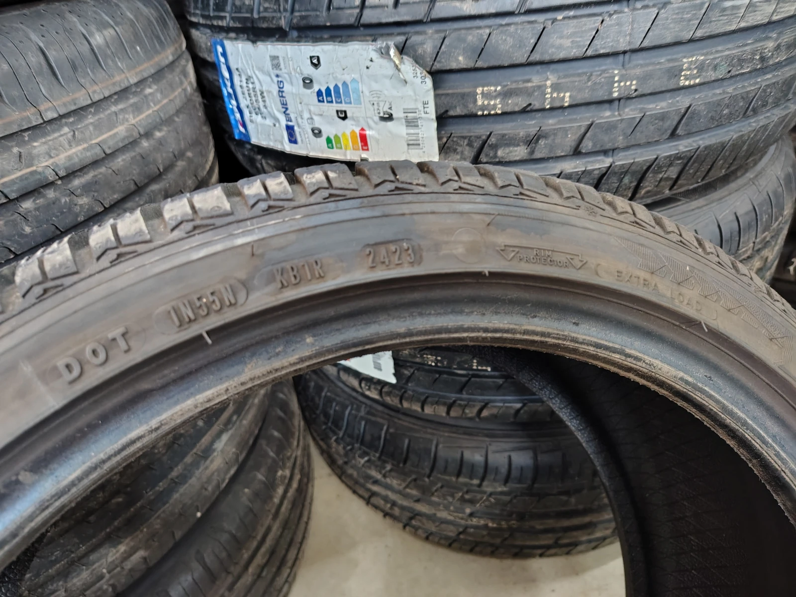 Гуми Зимни 225/40R18, снимка 5 - Гуми и джанти - 55844052