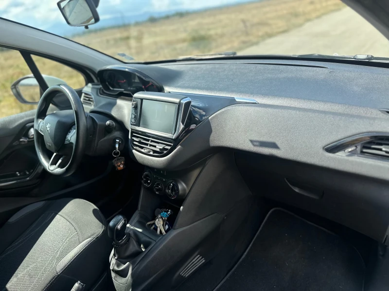 Peugeot 208 1.2 85000км , снимка 12 - Автомобили и джипове - 47268211