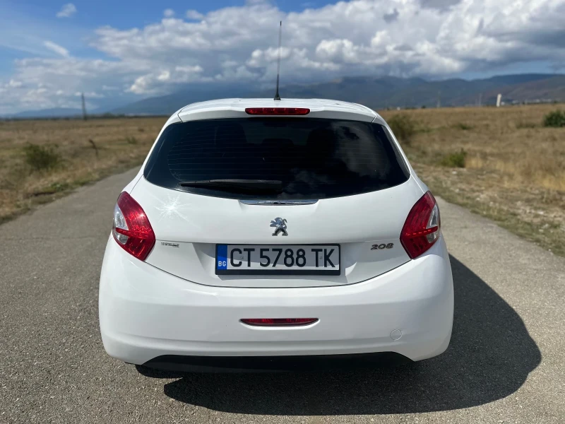 Peugeot 208 1.2 85000км , снимка 8 - Автомобили и джипове - 47268211