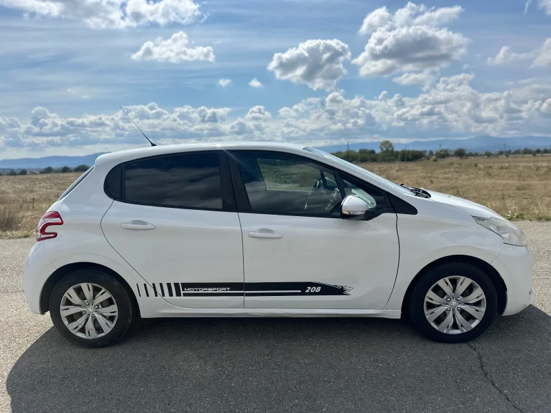 Peugeot 208 1.2 85000км , снимка 4 - Автомобили и джипове - 47268211