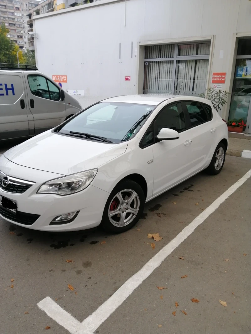 Opel Astra 1, 4, снимка 1 - Автомобили и джипове - 49245960