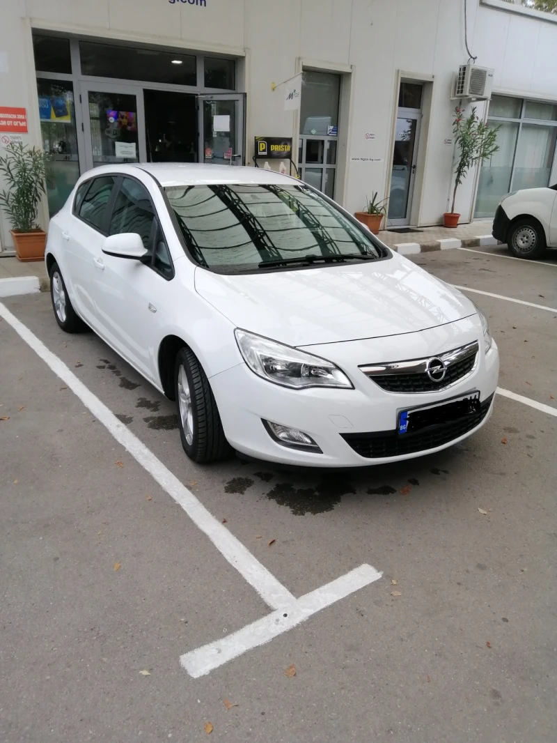 Opel Astra 1, 4, снимка 2 - Автомобили и джипове - 49245960