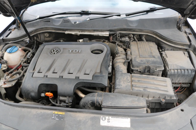 VW Passat 2.0 TDI, снимка 10 - Автомобили и джипове - 50425164
