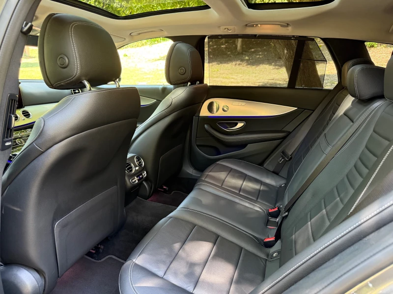 Mercedes-Benz E 220 4MATIC* AMG* PANO* CAM360* 9G* FULL, снимка 12 - Автомобили и джипове - 51309856