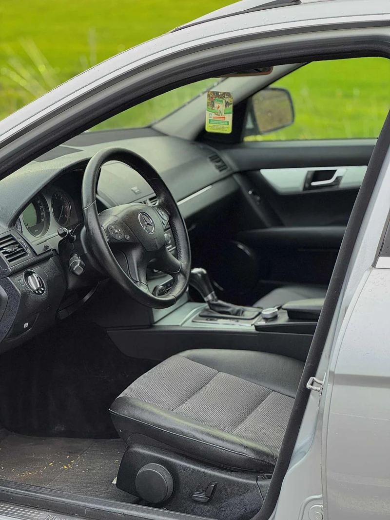Mercedes-Benz C 200, снимка 13 - Автомобили и джипове - 52457757