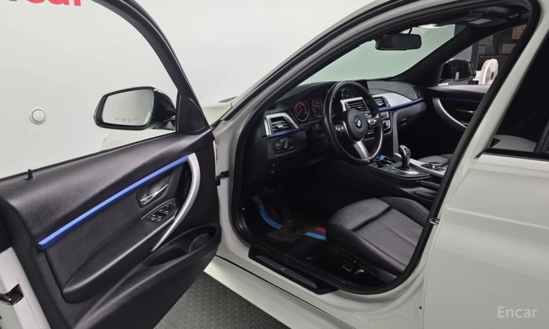 BMW 320, снимка 10 - Автомобили и джипове - 52678974