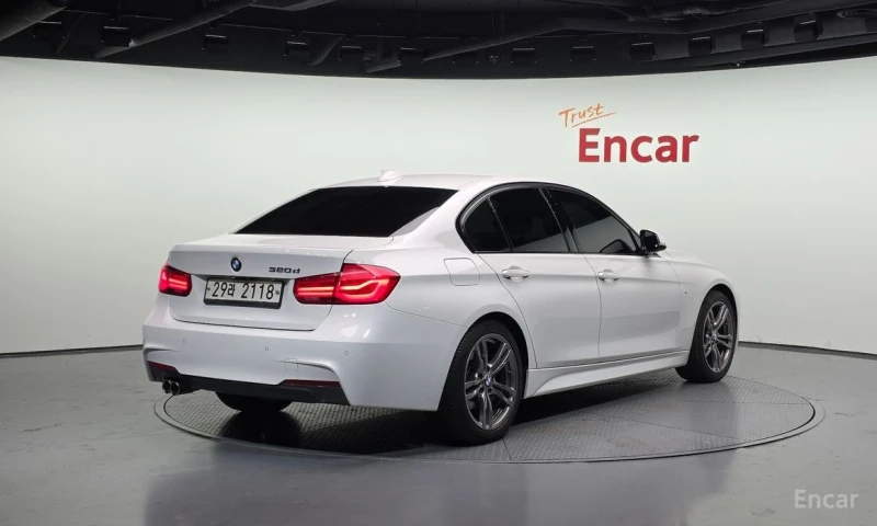 BMW 320, снимка 2 - Автомобили и джипове - 52678974