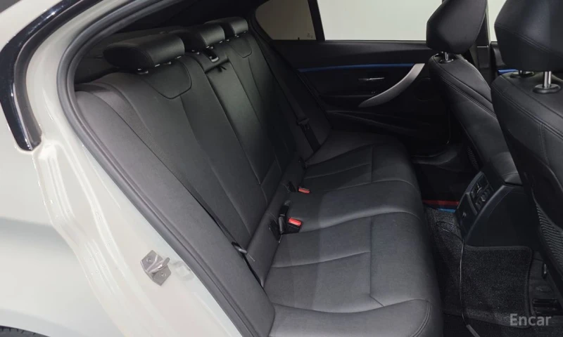 BMW 320, снимка 12 - Автомобили и джипове - 52678974