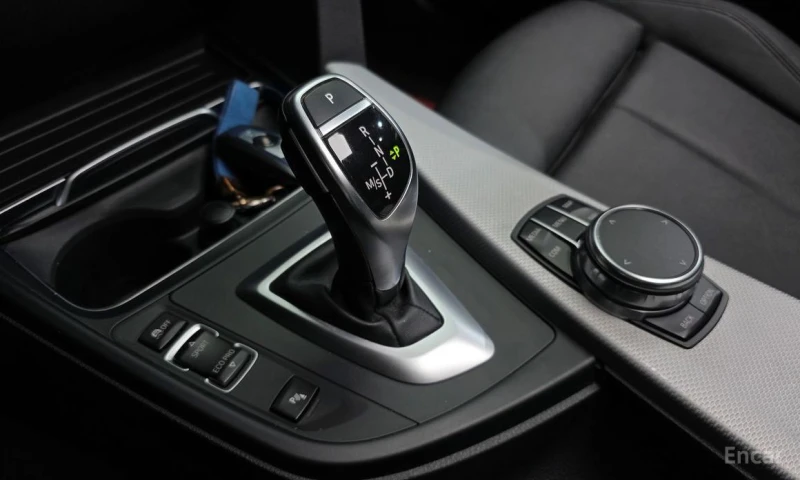 BMW 320, снимка 9 - Автомобили и джипове - 52678974