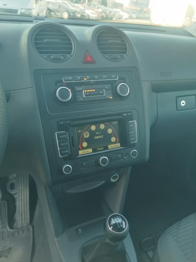 VW Caddy, снимка 13 - Автомобили и джипове - 53077237